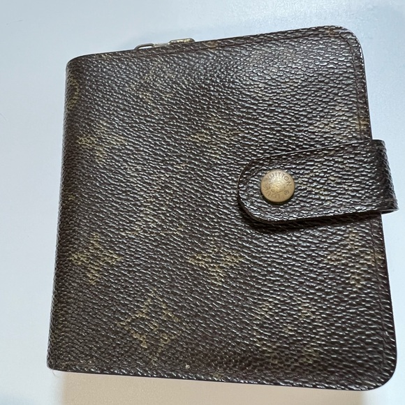 LOUIS VUITTON Monogram Compact Zip Wallet - Picture 1 of 11